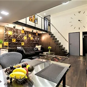 Apartment Goldcentral Art B6-private Terrace-steps From New York Cafe, Budapest