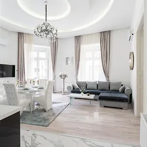 Apartment Kiraly 35 Luxury With Free Parking, Budapest